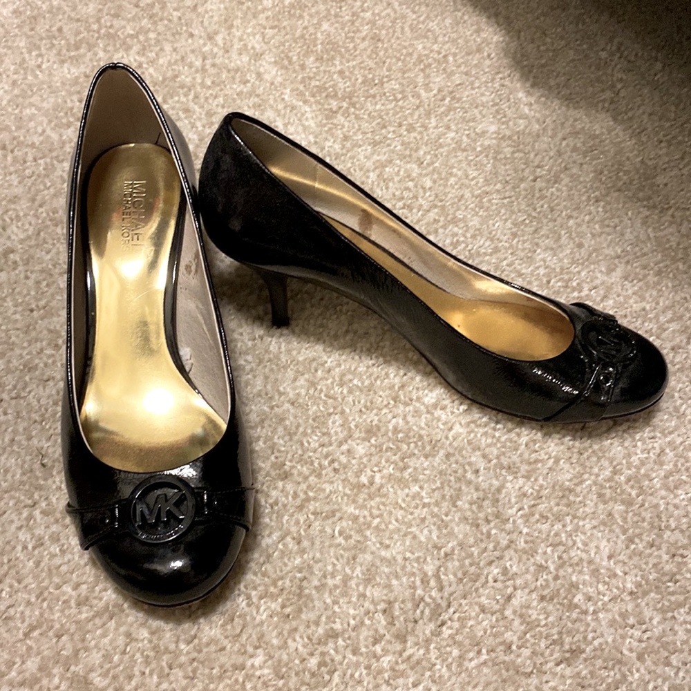 Dress shoes